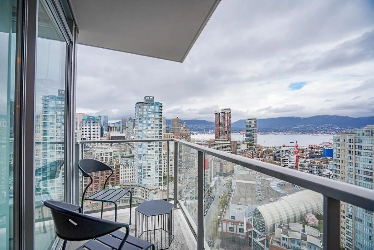 Appartamento Executive Unit With Spectacular Views Vancouver