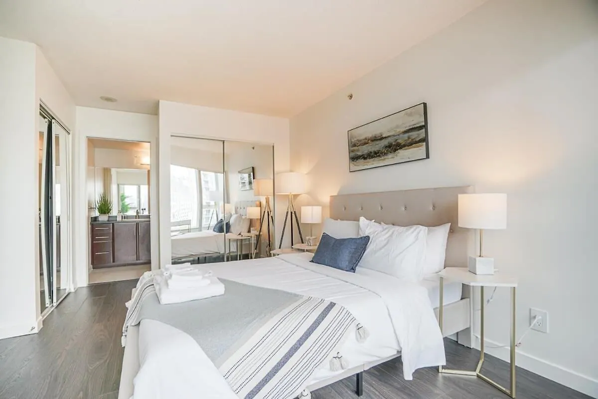 Appartamento Executive Unit With Spectacular Views Vancouver